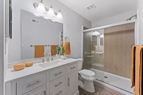 Bath - 3401 Bermuda Ave #10, Davis, CA 95616 photo 2 of 3
