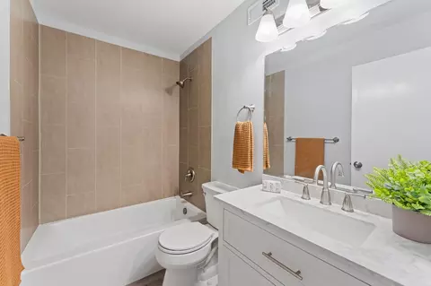 Bath - 3401 Bermuda Ave #10, Davis, CA 95616 photo 3 of 3