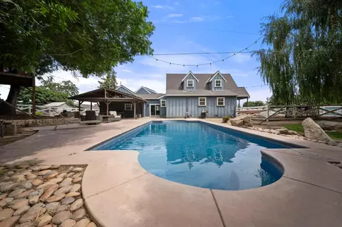 Exterior - 18051 S Arboreal Way, Ripon, CA 95366 photo 7 of 8