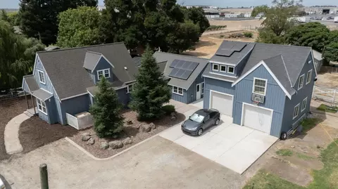 Exterior - 18051 S Arboreal Way, Ripon, CA 95366 photo 4 of 8