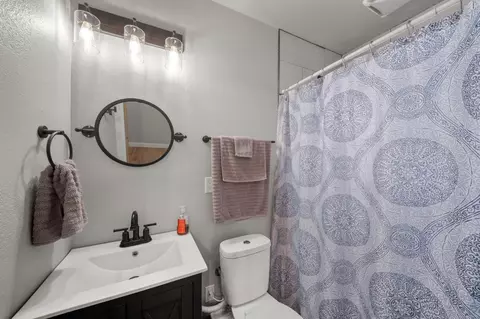 Bath - 18051 S Arboreal Way, Ripon, CA 95366 photo 3 of 4