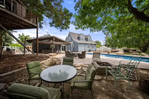 Exterior - 18051 S Arboreal Way, Ripon, CA 95366 photo 6 of 8