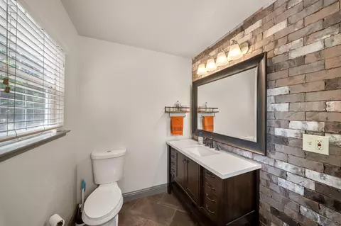 Bath - 18051 S Arboreal Way, Ripon, CA 95366 photo 1 of 4