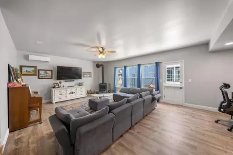 Living - 18051 S Arboreal Way, Ripon, CA 95366 photo 1 of 3
