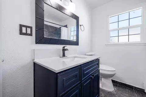 Bath - 1030 Alpha Rd, Turlock, CA 95380 photo 1 of 2