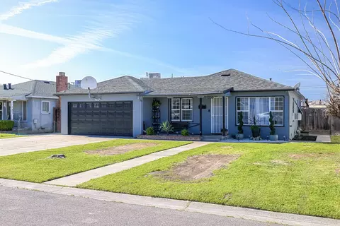 Exterior - 1030 Alpha Rd, Turlock, CA 95380 photo 3 of 5