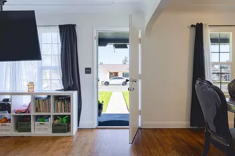 Entry Way - 1030 Alpha Rd, Turlock, CA 95380 photo 2 of 5