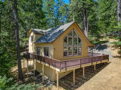 2746 Quartz Dr, Arnold, CA 95223