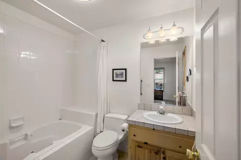 Bath - 2746 Quartz Dr, Arnold, CA 95223 photo 2 of 3