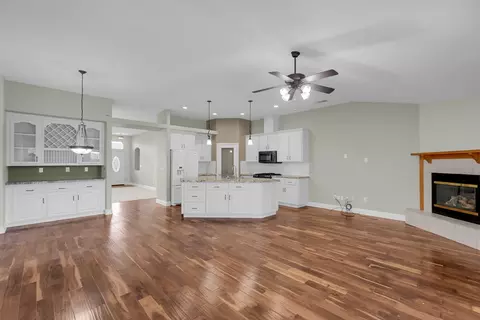 Living - 1163 Bailey Dr, Ripon, CA 95366 photo 3 of 4