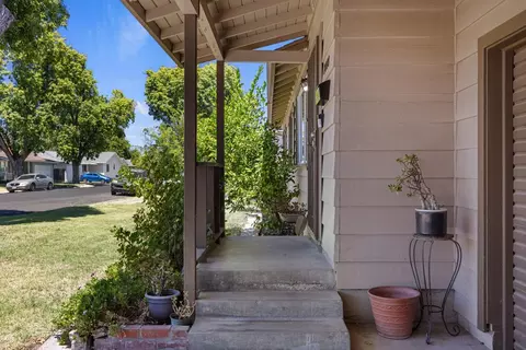 Exterior - 2004 Aloha Way, Modesto, CA 95350 photo 4 of 8