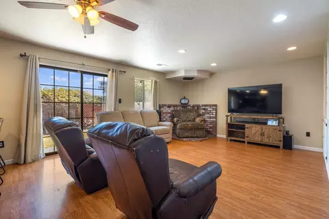 Living - 2004 Aloha Way, Modesto, CA 95350 photo 5 of 7