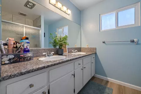 Bath - 2004 Aloha Way, Modesto, CA 95350 photo 2 of 3