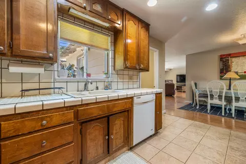 Kitchen - 2004 Aloha Way, Modesto, CA 95350 photo 3 of 4