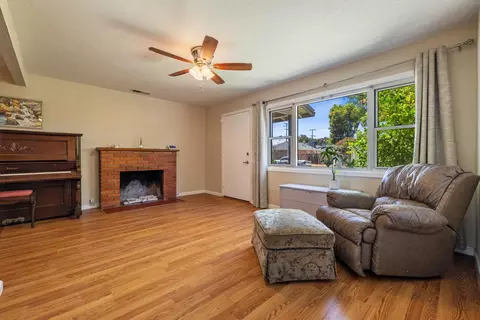 Living - 2004 Aloha Way, Modesto, CA 95350 photo 3 of 7