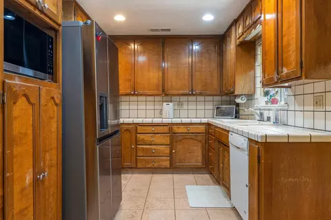 Kitchen - 2004 Aloha Way, Modesto, CA 95350 photo 1 of 4