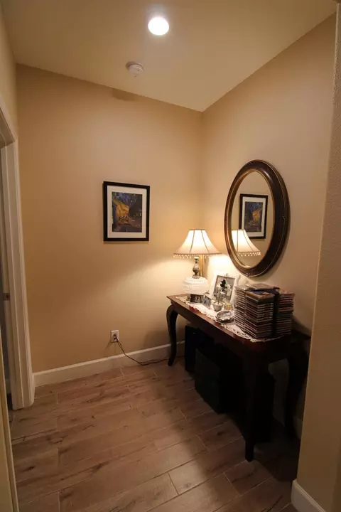 Entry Way - 286 Columbus Dr, Manteca, CA 95337 photo 4 of 5