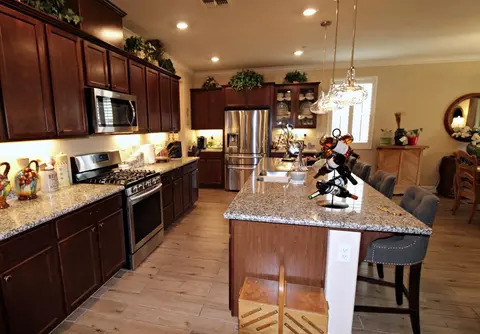 Kitchen - 286 Columbus Dr, Manteca, CA 95337 photo 3 of 4