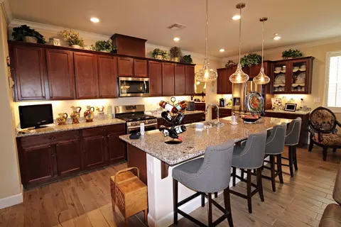 Kitchen - 286 Columbus Dr, Manteca, CA 95337 photo 4 of 4