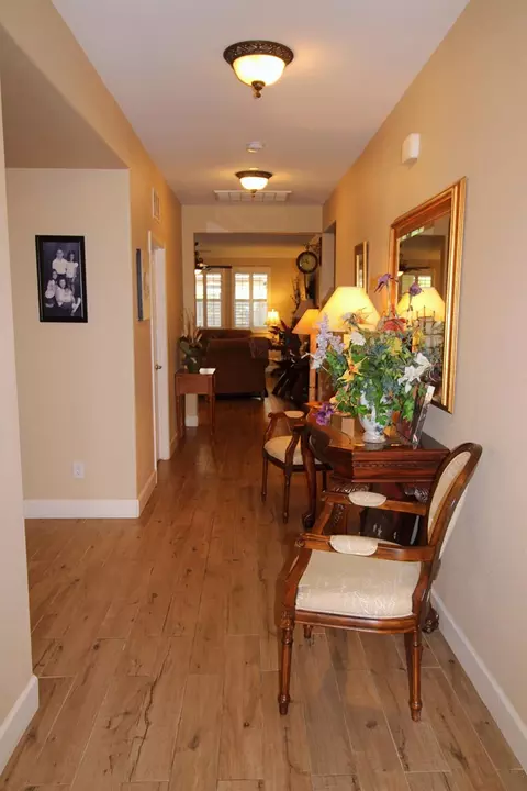 Entry Way - 286 Columbus Dr, Manteca, CA 95337 photo 3 of 5