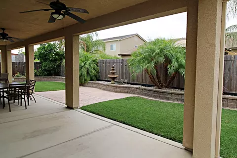Exterior - 286 Columbus Dr, Manteca, CA 95337 photo 5 of 11