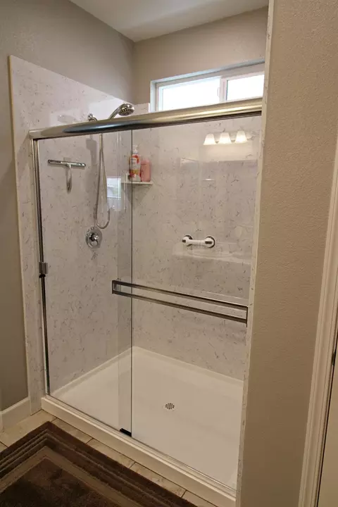 Bath - 286 Columbus Dr, Manteca, CA 95337 photo 2 of 3