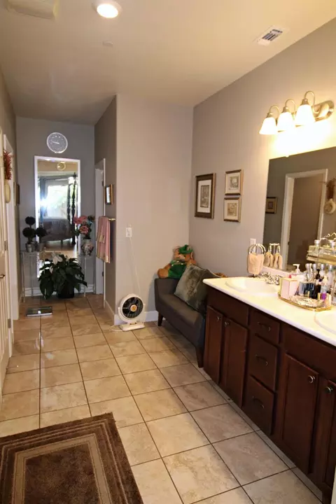Bath - 286 Columbus Dr, Manteca, CA 95337 photo 1 of 3
