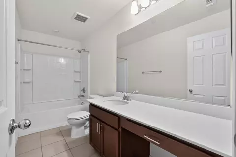 Bath - 3209 Auburn Leaf Loop, Folsom, CA 95630 photo 1 of 3