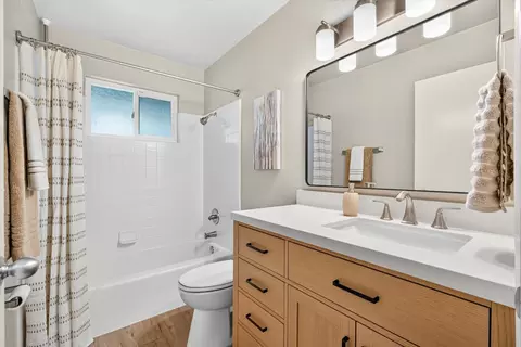 Bath - 6031 Remington Ave, Carmichael, CA 95608 photo 2 of 2