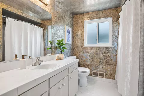 Bath - 1272 Gary Way, Carmichael, CA 95608 photo 2 of 4