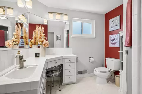 Bath - 1272 Gary Way, Carmichael, CA 95608 photo 3 of 4