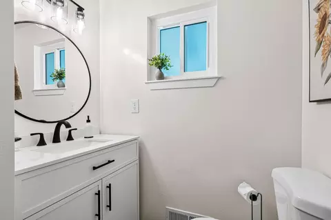 Bath - 1272 Gary Way, Carmichael, CA 95608 photo 1 of 4