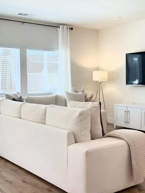 Living - 2633 Coolidge, Manteca, CA 95337 photo 1 of 2