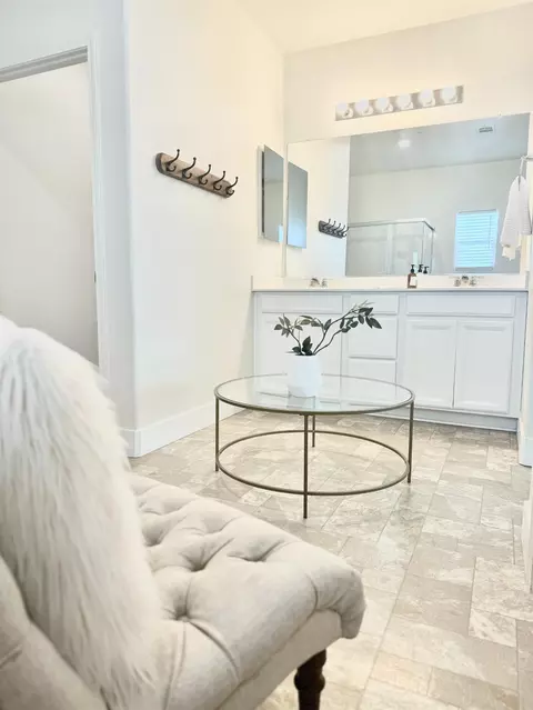 Bath - 2633 Coolidge, Manteca, CA 95337 photo 2 of 4