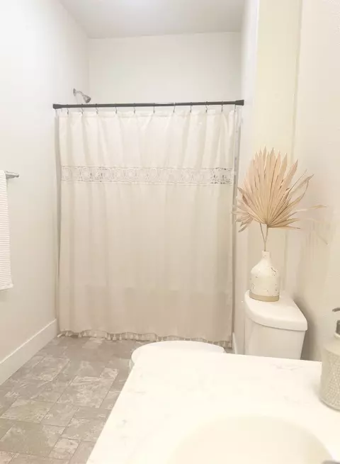 Bath - 2633 Coolidge, Manteca, CA 95337 photo 4 of 4