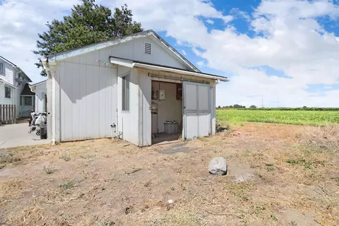 Exterior - 13806 Wells Ln, Lodi, CA 95240 photo 7 of 15