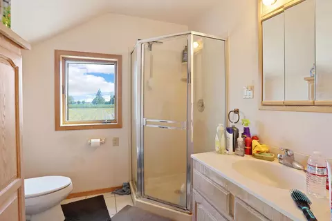 Bath - 13806 Wells Ln, Lodi, CA 95240 photo 3 of 3