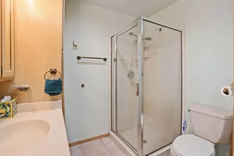 Bath - 13806 Wells Ln, Lodi, CA 95240 photo 2 of 3