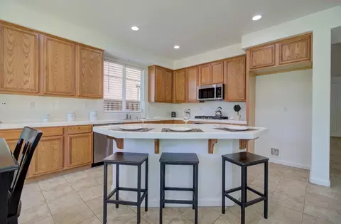 Kitchen - 660 Bramblewood Ave, Lathrop, CA 95330 photo 7 of 7