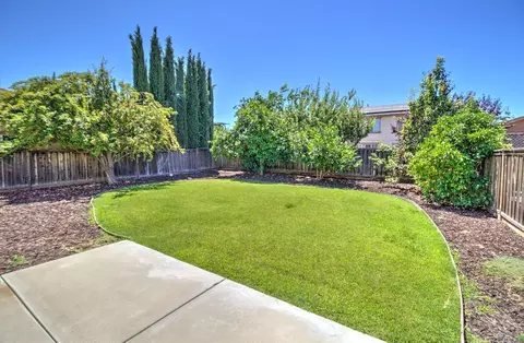 Exterior - 660 Bramblewood Ave, Lathrop, CA 95330 photo 6 of 10