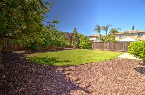 Exterior - 660 Bramblewood Ave, Lathrop, CA 95330 photo 7 of 10