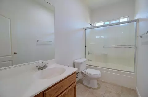 Bath - 660 Bramblewood Ave, Lathrop, CA 95330 photo 2 of 6