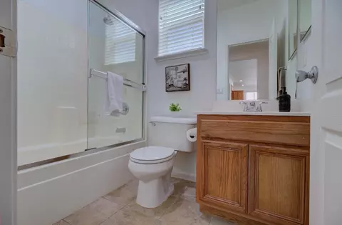 Bath - 660 Bramblewood Ave, Lathrop, CA 95330 photo 1 of 6