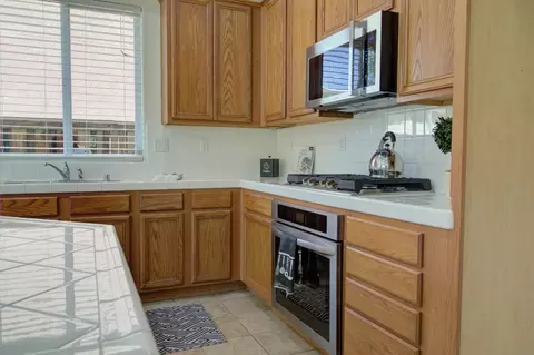Kitchen - 660 Bramblewood Ave, Lathrop, CA 95330 photo 2 of 7