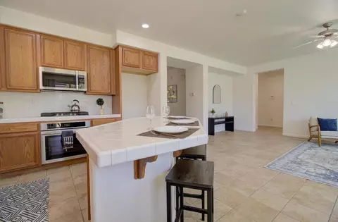 Kitchen - 660 Bramblewood Ave, Lathrop, CA 95330 photo 5 of 7