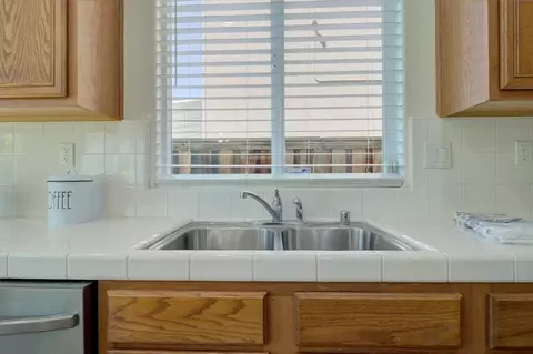 Kitchen - 660 Bramblewood Ave, Lathrop, CA 95330 photo 3 of 7