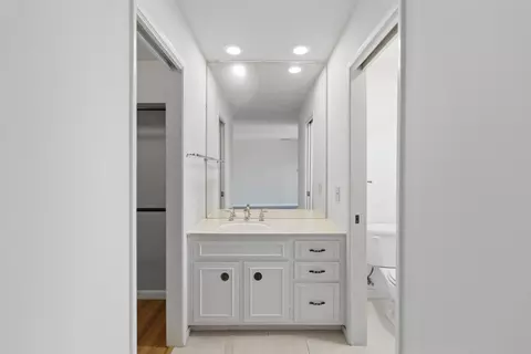 Bath - 3520 Appleton Way, Stockton, CA 95219 photo 4 of 5