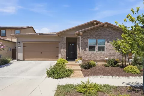 2013 Santos St, Woodland, CA 95776