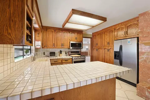 Kitchen - 22952 S Bird Rd, Tracy, CA 95304 photo 3 of 6