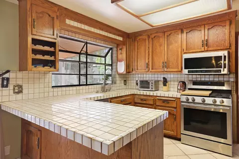 Kitchen - 22952 S Bird Rd, Tracy, CA 95304 photo 4 of 6